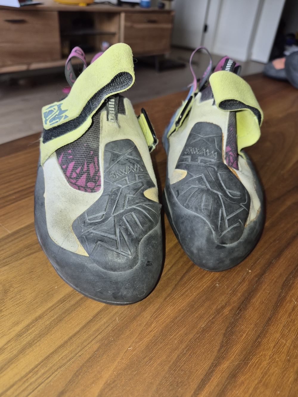 Kids Climbing Shoes in Lime Green and Pink